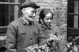 蒋雯丽和姥爷在70年代的生活，姥爷每月工资38元，抚养她长大图片