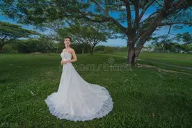 在玉龙雪山上，我把情人送我的戒指当面扔掉，接受了轩诚的求婚图片