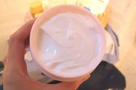 洗澡时的讲究真不少，该用沐浴露还是香皂？我建议你这样选图片