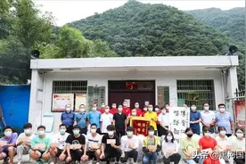 西安鹏翔驾校举办“情系秦岭山区 爱心助学帮扶”捐助活动图片