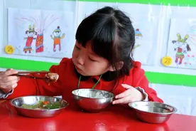 还把孩子饭量大当好事？请留意，当心出现这些情况图片