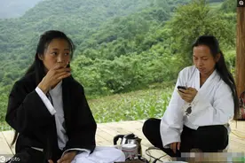 美女厌倦在城里打工，来到武当山隐居修行，结婚生子，生活成啥样图片