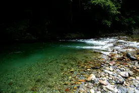 房县有条神奇的“宝石”河 鸡血玉、彩石、玛瑙遍地都是捡不完图片