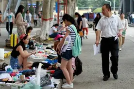 “你会在地摊给娃买20块的衣服吗？”宝妈们回答，和你想的不一样图片
