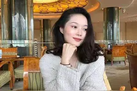 知名网红晚晚疑似怀孕，穿休闲装平底鞋小腹凸出，多处反常引猜测图片