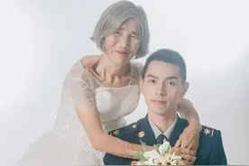 24岁小伙和85岁老人的“婚纱照”：她是外婆，更是我母亲图片