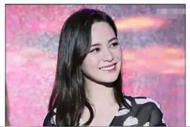 当阿娇张柏芝同穿印花裙，终于明白真正的盛世美颜长啥样了图片