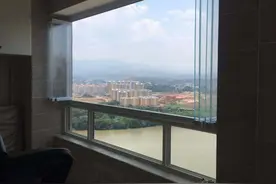 封阳台万万不要装传统玻璃窗，聪明人更爱装这种代替，美观又实用图片