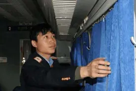 为什么每到晚上，火车乘务员都会将窗帘拉上？有不可告人秘密么？图片