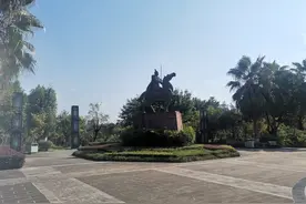北碚不知名的小公园，面积不大一半被占，有点疏于管理自甘堕落图片