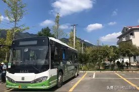 娄底娄星区：公交车开到了家门口图片