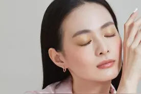 “素颜”和“经常化妆”的女人区别多大，看脸上这5点，一目了然图片
