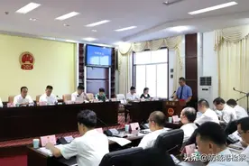 吴奇任东兴市人民检察院代检察长图片
