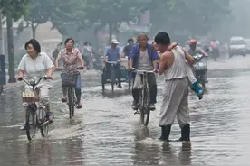 错误的结合！狂风暴雨，电闪雷鸣图片