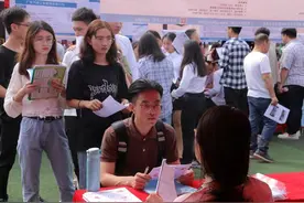 校园招聘中的“潜规则”，有不少毕业生“踩坑”，别再上当受骗了图片