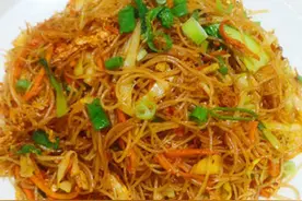 米粉这样炒，真的太好吃了，美味营养又开胃，和小吃店一样味道图片