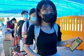 长假里大学生宿舍长出绿植，厕所辣椒已被拔除，但这株却成了宝贝图片