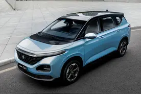 新宝骏的MPV，5/6/7座可选，空间比H6大，7万起，可放弃传祺GM6图片