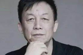 因祸得福，离开武大的易中天越来越好，回应离职只说武汉天气不好图片
