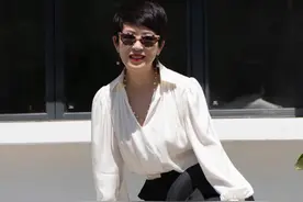 年过60的女人穿衣，要学会“三七分”的穿法，怎么穿都很时髦图片