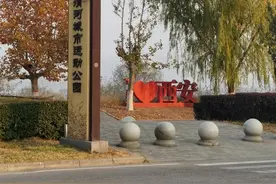 我在湖边等你图片