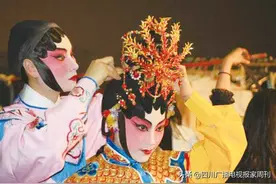 川剧：看戏追星图片
