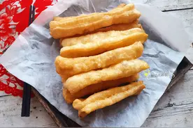 油条这样做蓬松酥脆，比市场卖得好吃多了，朋友：摆摊赚大钱吧图片