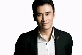被人民日报点名，为拍戏在马桶上吃饭，柳云龙是真正“谍战教父”图片