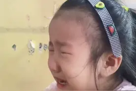 云南一小女孩回家后疯狂哭诉在学校没吃到肉，一番话引网友爆笑图片