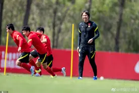 洛国富提前回国 将入选国足集训名单图片