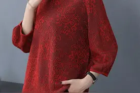 中秋70后女人穿这款漂亮的蕾丝花衫，胖女人穿宽松遮肉又减龄图片