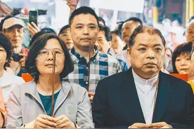蔡当局涉黑又添实锤？台名嘴惊爆“天道盟”黄承国带蔡英文找角头拜票图片