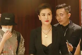 《重案六组》警花岁数大了照样美腻，穿西装也不忘秀身材，太撩人图片