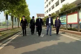 黄育文调度复学工作图片
