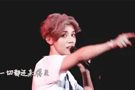 服了鹿晗，体重125斤还把工装裤穿成堆堆裤，普通男生谁能做到图片