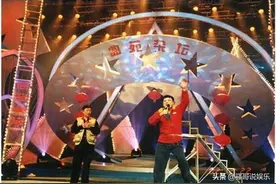 《曲苑杂坛》让他走红，结怨赵本山被迫离开央视，沦落到剧院表演图片