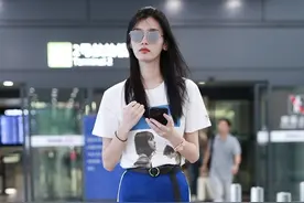 奚梦瑶嫁入豪门有底气，普通长度“校服裤”穿出九分效果，腿真长图片