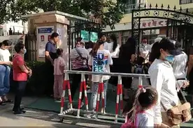 记者跑腿｜郑州一小区幼儿园突然撤园 家长愁坏了：孩子们该咋办图片