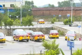 学车中途教练要求加收700元学费，合理吗？图片