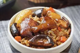 香菇滑鸡焖饭，一碗好吃的米饭就能给到的幸福图片