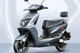 雅迪推出新电动车，最大可配72V35Ah电池，续航240公里图片