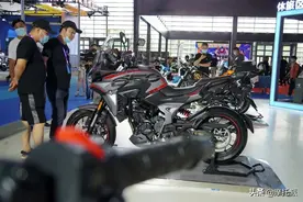 RX6领衔RT3C首度露面，赛科龙全系车型亮相西安摩博会图片