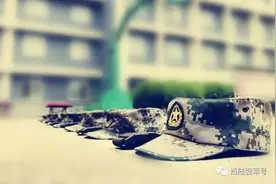 离别将临，军人的回忆装满行囊图片