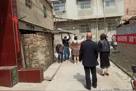 河南洛阳：安乐镇清理辖区旱厕，打造宜居环境图片
