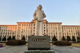 国内退步明显的一所985，曾经是“伟人”母校，现被称为没落贵族图片