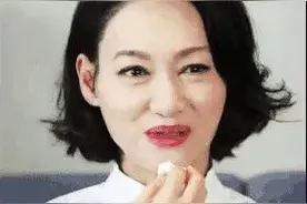3岁乞讨，4度封后，因一句“我爱你”，她等了他49年，终身未嫁图片
