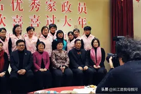 医院里陪护的农村人，每月8000元工资，我们这边有一个专业村图片