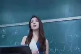 “最美女老师”火了，长相酷似金喜善，学生抢着来上课图片
