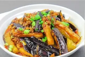 鱼香茄子新做法，不油炸不放盐，做的茄子清淡营养!图片