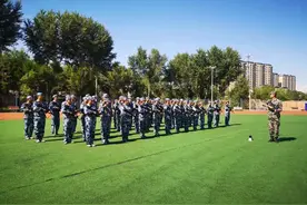 学长学姐变教官，白城师范学院30名退伍大学生任军训教官图片